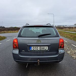 Toyota Avensis (4 foto / 6)