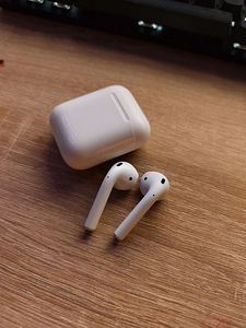 Airpods (2 foto / 2)