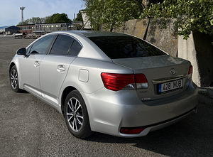 TOYOTA AVENSIS LINEA SOL (4 foto / 11)