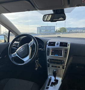 TOYOTA AVENSIS LINEA SOL (8 foto / 11)
