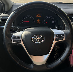 TOYOTA AVENSIS LINEA SOL (11 foto / 11)