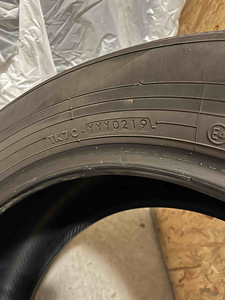 Отдаю 4 б/у летние шины Yokohama 235/55 R18 100V (3 фото из 3)