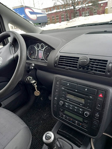 SEAT ALHAMBRA (2 foto / 3)