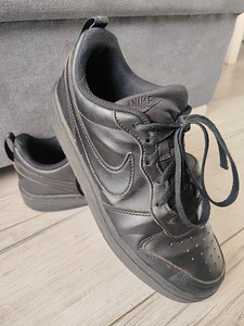 Nike (1 foto / 3)