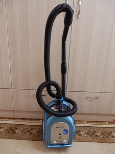 ПылесосSamsung 1600W (2 фото из 3)