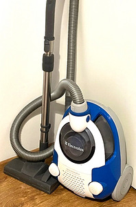 Пылесос ELECTROLUX ACCELEATOR 1600W (1 фото из 3)