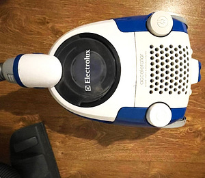 Пылесос ELECTROLUX ACCELEATOR 1600W (2 фото из 3)