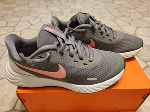 Nike tossud, suurus 35.5, stp 22.5cm (1 foto / 4)