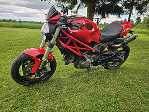 Dukati Monster 696 2010.a (7 foto / 10)