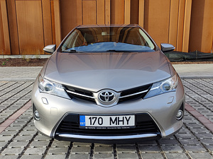 Toyota Auris 2013, 1.6 bensiin, automaat (2 foto / 9)