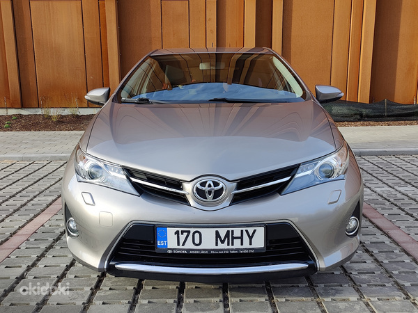 Toyota Auris 2013, 1.6 бензин, автоматическая коробка передач (фото #2)