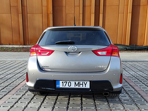 Toyota Auris 2013, 1.6 bensiin, automaat (4 foto / 9)