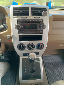 Продам jeep Patriot (12 фото из 15)