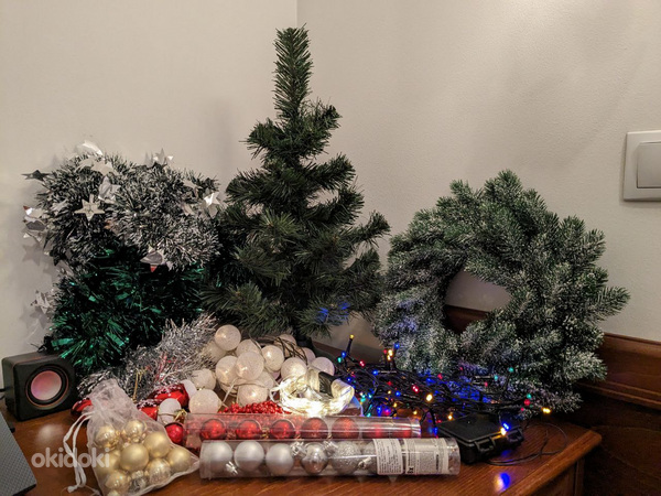 Uusaasta mänguasjad, jõulupuu, vanik, pärg. (foto #1)