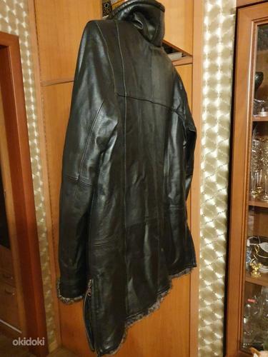 Продам мужскую кожанную куртку.Цвет черный.Размер 48-50. (фото #2)