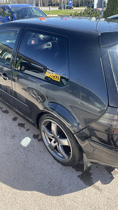 Volkswagen Golf IV (4 foto / 10)