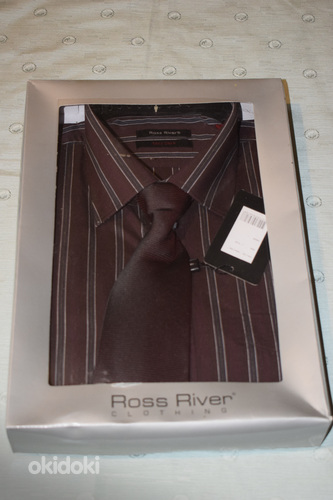 Miesten pitkähihainen kauluspaita ja solmio