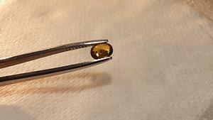 Sphene; looduslik;0,93ct; kollane roheline; Madagaskar; Si-1; (1 foto / 10)