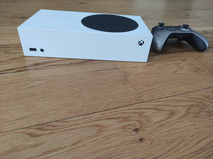 Xbox series s (1 foto / 2)