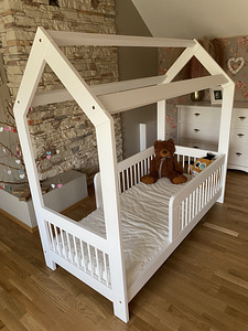 Детская кровать-домик 70x160 для матрасов