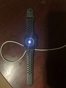 Apple Watch 3 42mm Nike+ (1 foto / 2)