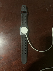 Apple Watch 3 42mm Nike+ (2 foto / 2)