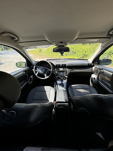 Mercedes-Benz C200 (7 foto / 7)