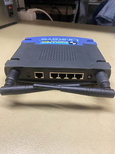 Роутер/ LINKSYS router (5 фото из 5)