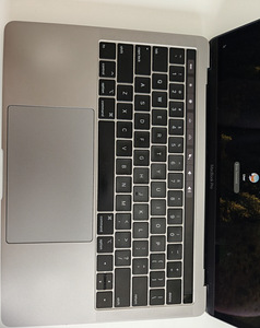 MacBook Pro (13-дюймовый, 2019, четыре порта Thunderbolt 3) (4 фото из 9)