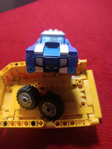 Lego Jeep Wrangler, Police Car, детали от трактора John Deere (8 фото из 10)