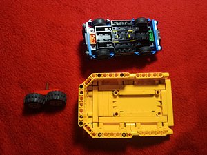 Lego Jeep Wrangler, Police Car, детали от трактора John Deere (7 фото из 10)