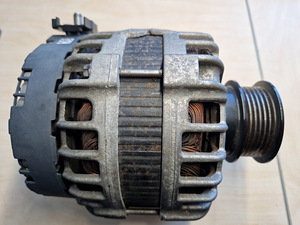 Generaator Volvo 30659580 (Bosch 0 125 812 009) (2 foto / 3)