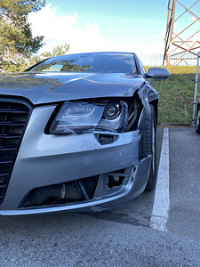 Audi A8 3.0 komplektne auto varuosadeks (2 foto / 10)