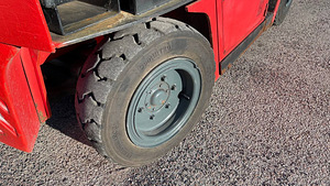 Kalmar ECF 55-6 5500 kg elektriline kahveltõstuk (3 foto / 10)