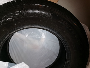 215/70R16 Continental VikingContact 7 (2 foto / 4)