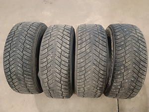Продам резину Yokohama 215 55 R17. (3 фото из 6)