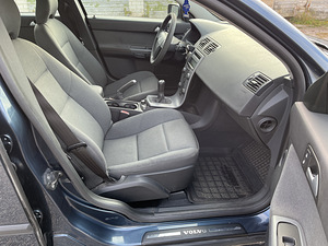 Volvo S40 1.6 81kW - MANUAAL (7 foto / 10)