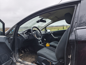 Ford Fiesta varuosadeks (2 foto / 2)