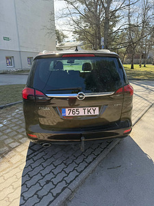 Авто (2 фото из 4)