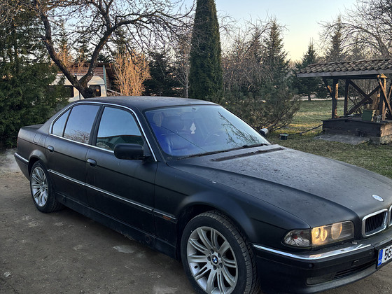 BMW 7-seeria E38 manuaal V8 – hea projektiauto, 361 290 km