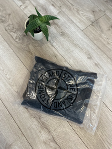 Must Stone Island lukuga dressipluus L (5 foto / 5)