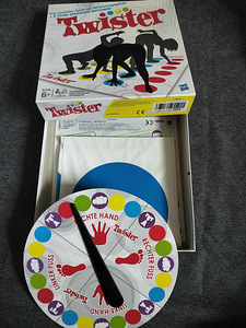 Lauamäng Twister (1 foto / 1)