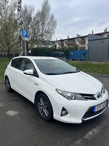 Toyota Auris 1.8 Гибрид + LPG Автомат 2014 (1 фото из 9)