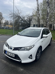 Toyota Auris 1.8 Гибрид + LPG Автомат 2014 (3 фото из 9)