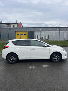 Toyota Auris 1.8 Гибрид + LPG Автомат 2014 (4 фото из 9)