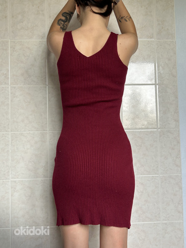 Бордовое платье,теплой вязки,с вырезом (фото #2)