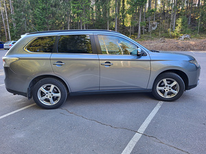 Mitsubishi outlander ,2.3 tdi.2013a. (2 foto / 10)