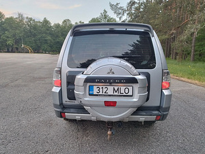 Mitsubishi Pajero 4 (5 foto / 14)