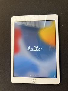 Планшет Apple iPad 9.7" (2017) 32GB WiFi (1 фото из 5)