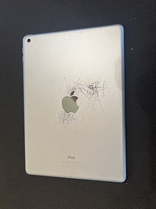 Планшет Apple iPad 9.7" (2017) 32GB WiFi (5 фото из 5)